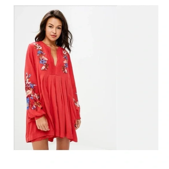 green emerald velvet dress Free People Womens Mia Embroidered Boho Mini Dress Black XS : Amazon.ca:  Clothing, Shoes & Accessories main image 1